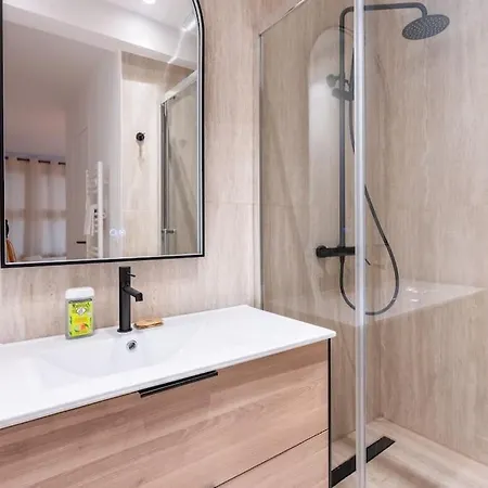 6 Pers #2 #2 Sdb #pere Lachaise #paris 20 פריז