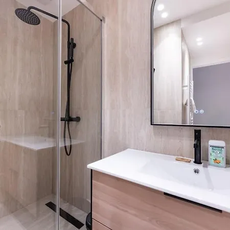 6 Pers #2 #2 Sdb #pere Lachaise #paris 20 פריז