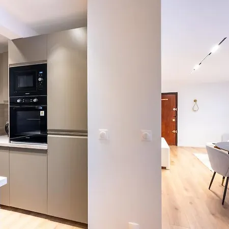 Apartment 6 Pers #2 #2 Sdb #pere Lachaise #paris 20 *