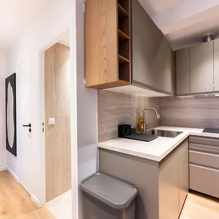 6 Pers #2 #2 Sdb #pere Lachaise #paris 20 *